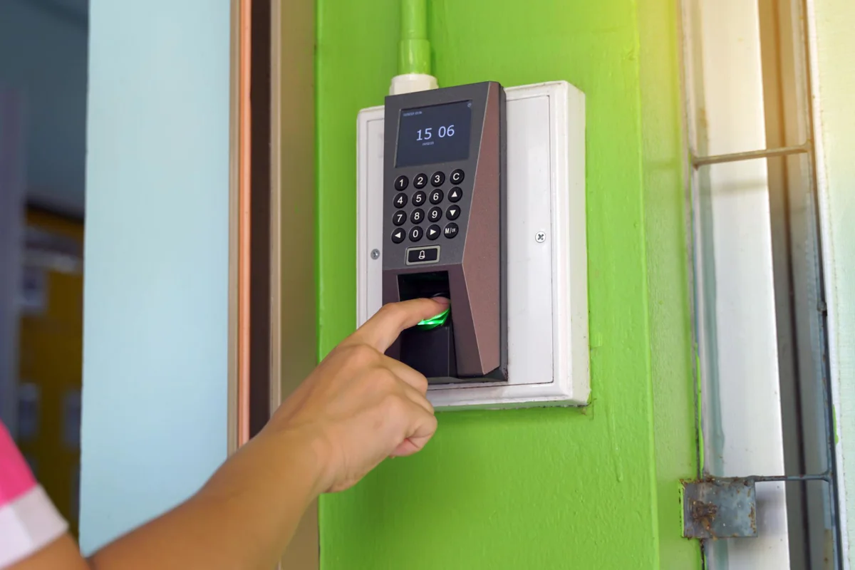 เครื่องสแกนลายนิ้วมือกับ Access Control ต่างกันอย่างไร