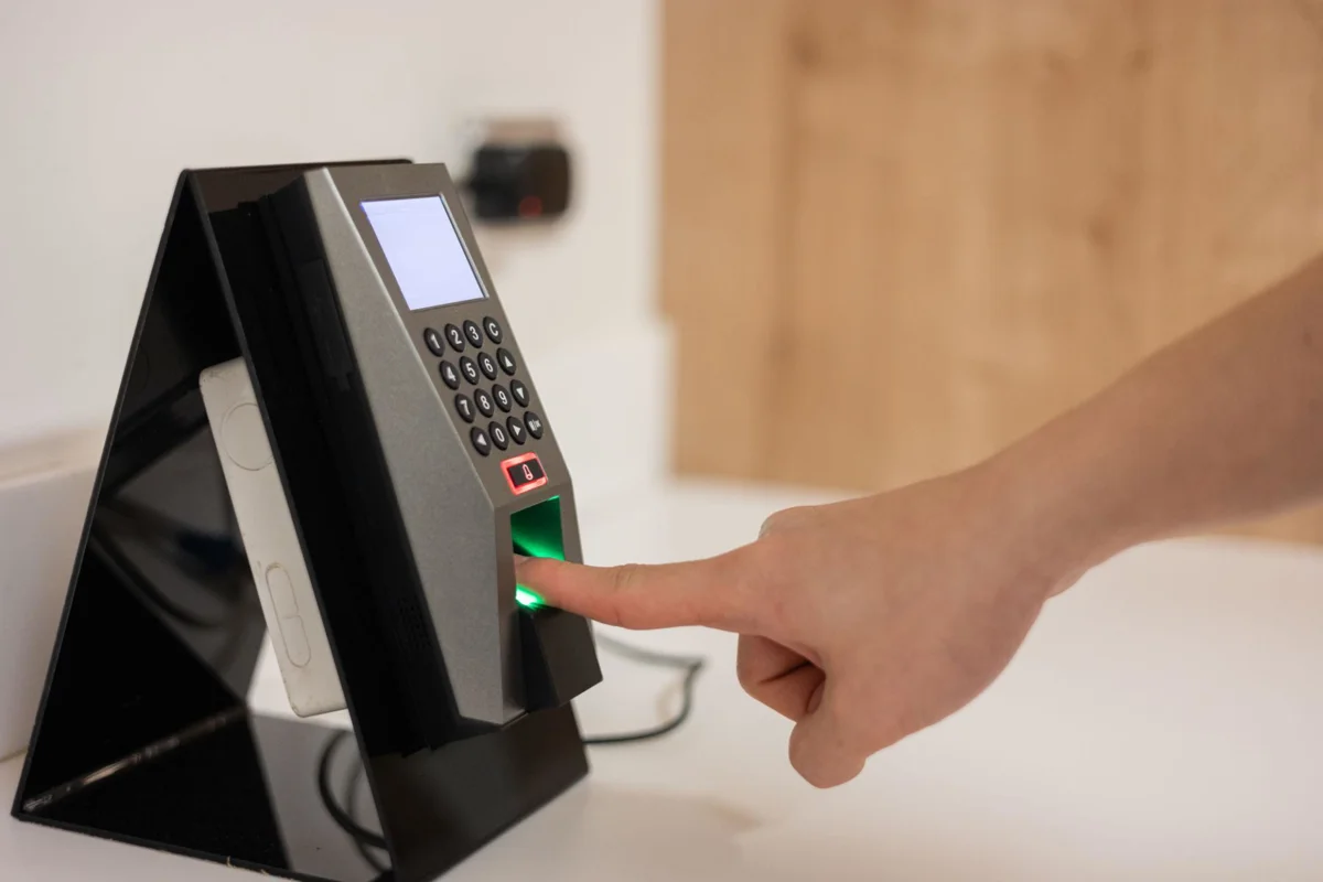 Access Control ช่วยลดปัญหาพนักงานสายได้อย่างไร